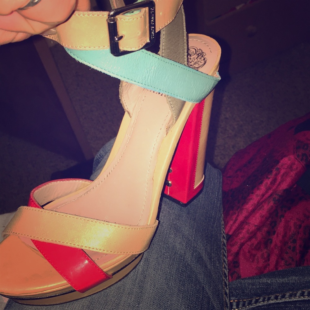 Stunning Like New Rare Vince Camuto Heels